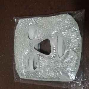 HOT AND COLD THERAPY GEL BEAD FULL FACE MASK.